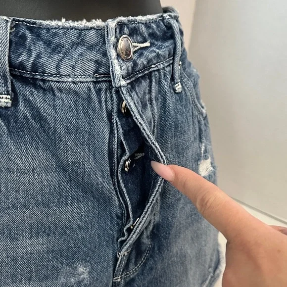 Good American Blue Distressed Jean Shorts 4/27